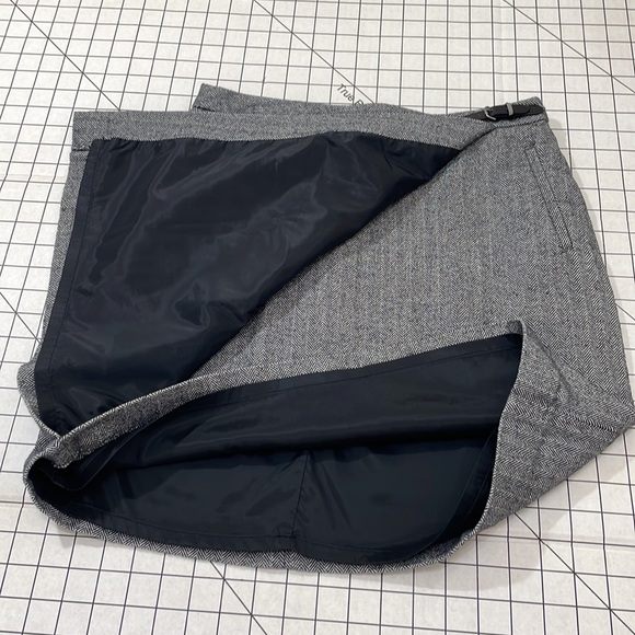 L.L. Bean Classic Fit black/white herringbone design, faux wrap short skirt - Picture 6 of 9